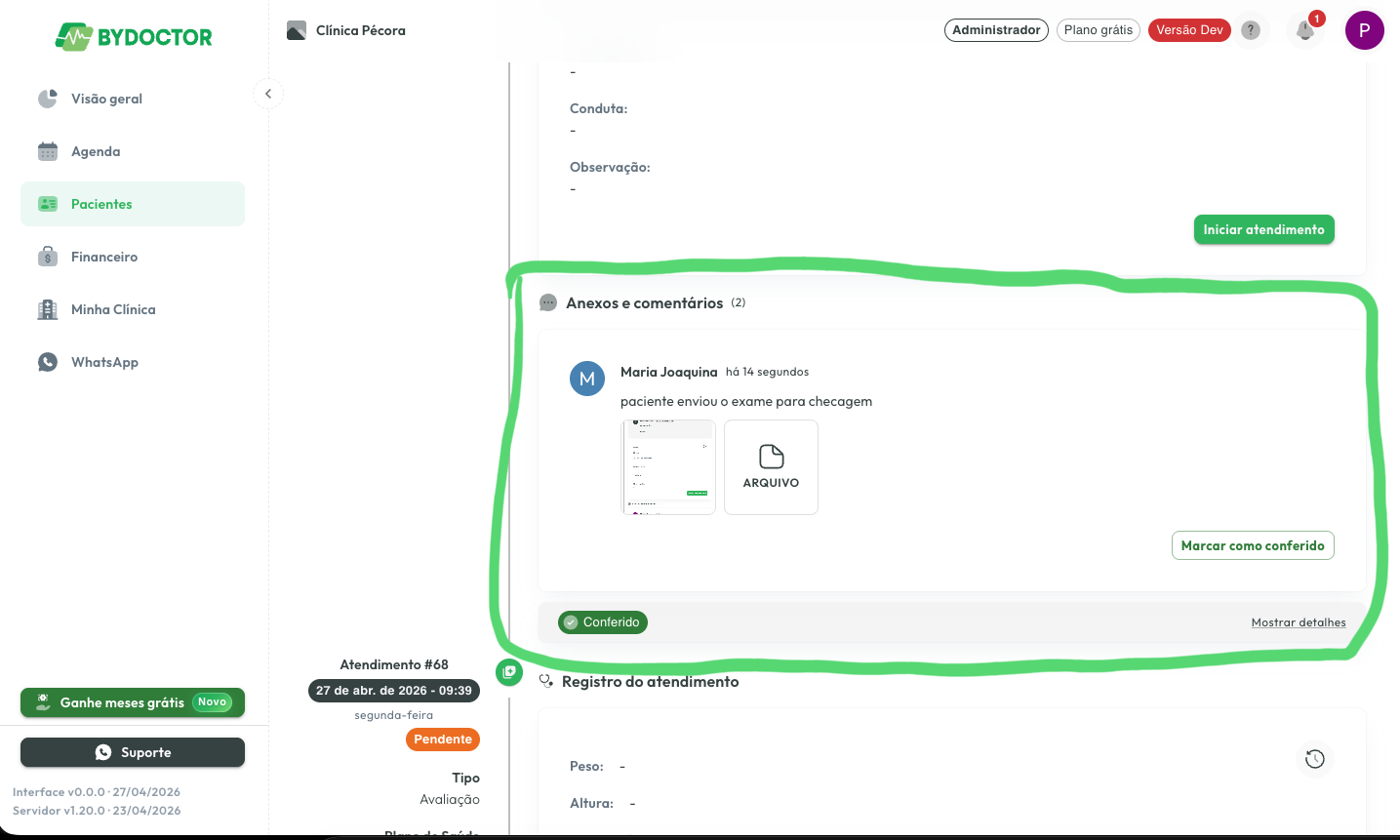Médico visualizando a lista de anexos e comentários na timeline do atendimento